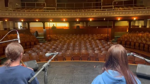 Sound check/Balance de son pour le concert de ce soir (19h30) au Monument-Lefebvre du Village de Memramcook Pièce: Aire à Yvet à Dominique à Saindoux. It’s the oldest family tune we know…played in a concert hall from the same period (second half 19th century). Yvet is my great-great-grand-father. C’est notre plus vieille pièce de famille jouée dans une salle de spectacle de la même époque (deuxième moitié du 19e siècle). Yvet est mon arrière-arrière-grand-père. Canada Council for the Arts | Cons