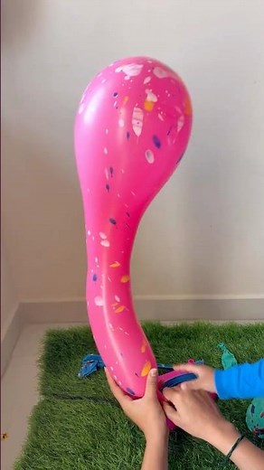 Electric balloon machine! Popping balloons