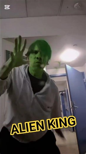 This alien can't be cracked. #alienlaughs #aliencomedy #extraterrestrialcomedy