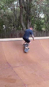 Some Monday miniramp fun with Cody McEntire on his OC Ramps backyard setup! #skatelite 🔥 . . . . . #skateboarding #skateboardingisfun #codymcentire #miniramp #minirampmonday #rampsurface #ramp #dreambackyard | Skatelite