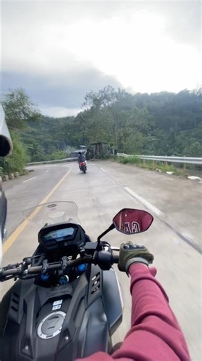 Back on two wheels and reunited with the crew! Suzuki Gixxer SF 155 + Honda CB150X = perfect ride