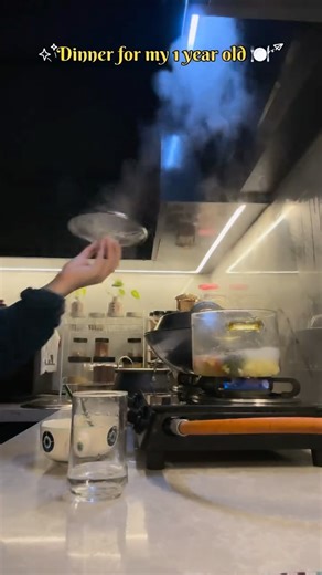 𝐓𝐚𝐫𝐦𝐢𝐧 𝐍𝐚𝐡𝐚𝐫 on Instagram: "Dinner for my 1-year-old 👶🏻🍽️ | Wholesome Chicken Veg Puree 1️⃣ Added broccoli, potato, chicken & tomato to a pot 2️⃣ Also added a small amount of chopped garlic & ginger 3️⃣ Poured in water and added a tiny pinch of black pepper 4️⃣ Boiled everything until soft and well cooked 5️⃣ Let it cool, then blended into a smooth puree 6️⃣ Served warm with lots of love 💚 Why this meal is amazing ✨ 🥦 Broccoli – Rich in vitamins & boosts immunity 🥔 Potato – Give