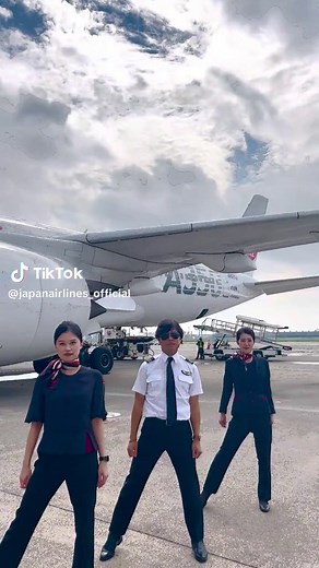 フライト中は息ぴったりなのに！地上に降りるとシンクロ率低下😂#japanairlines #JAL #日本航空 #pilot #パイロット #CA