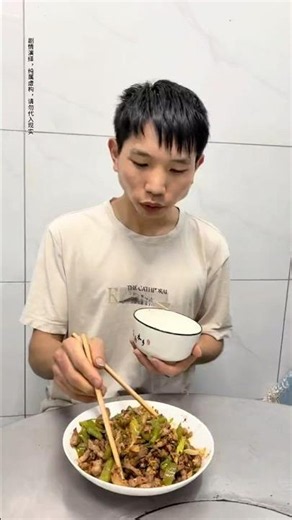 淋湿的是衣服，可尊严早已被践踏得无处安放