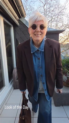 Petra Möller on Instagram: "[Werbung+Rabattcode] Guten Morgen ihr Lieben 😘 Einen wunderschönen Start in die neue Woche. Bei einigen von euch hat es ganz schön geschneit ❄️ hier zum Glück nicht, so kann ich auf jeden Fall mit dem Rad fahren 🚲 Heute zeige ich euch endlich in der Story die Serie von S.E.A. von @dalton_marine_cosmetics mit Rabattcode. Die Story musste 2 mal verschoben werden weil ich krank war. Mein Outfit des Tages all Jeans mit Braun 💙🤎 Kommt gut du