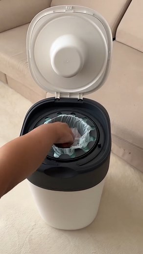 17K views · 23 reactions | On vous montre comment installer notre poubelle à couches Twist & Click en un clin d'œil ! | Tommee Tippee | Facebook