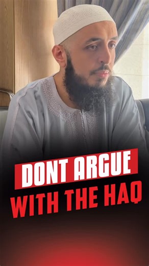 Ziyara Tours on Instagram‎: "Don’t Argue With The Haq Filmed in Madinah Al-Munawara during a Ziyara Tours reminder session, Imam Asim Chishti shares a practical warning about character during disagreements. ✨ Imam Asim reminds the group that another sign of a hypocrite is when a person, having no proper answer in a debate or discussion, resorts to swearing and abusing—even after being refuted and proven wrong. ✨ He highlights that this can appear in everyday life too, such as arguments between h