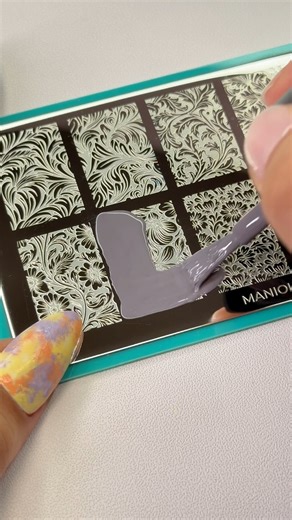 Learning to be bold and courageous enough to try new things in 2026 ✨💪 What’s your New Year’s resolution looking like this year? ▶️ Carved Motifs (M654) ▶️ Radiate (B546) ▶️ Apricot Kisses (B517) ▶️ Boo-gie Nights (B522) ▶️ Literary Classic (B502) #Hello2026 #newyearresolutions #NewYearVibes #floralnails #floralart #nailartinspo | Maniology