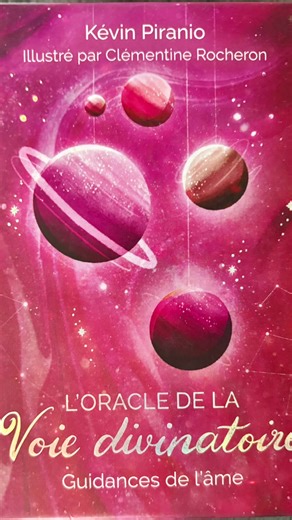 Et si ton âme avait déjà la réponse… ? Aujourd’hui je te présente un oracle absolument magnifique : 🔮 L’Oracle de la Voie Divinatoire – Guidances de l’âme de Kévin Piranio Un oracle puissant qui nous aide à voir plus clair dans notre chemin de vie. Certaines cartes parlent directement à l’âme : ✨ La sphère spirituelle — connexion et guidance intérieure ✨ Les nœuds — ce qui bloque et demande à être libéré ✨ L’équilibre — retrouver l’harmonie ✨ Les fondations — bâtir sur du solide ✨ Le travail — 