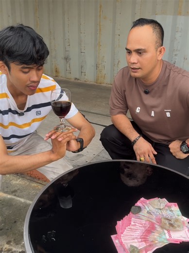 Letakkan di atas meja tanpa jatuh #pikirkansecaralogika #masterlogika #idealis92 #nexsidealis