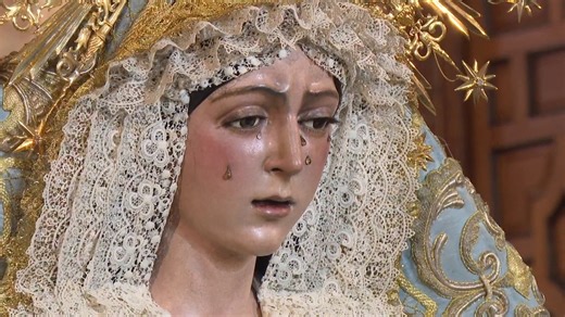 La Hermandad de la Macarena hace una tercera restauración de su Virgen, pero a muchos no les termina de convencer