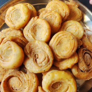 36K views · 225 reactions | Holi special aloo layered mathri | Madhuris Kitchen recipes | Facebook