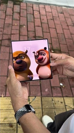 When the tri-fold is unfolded, the entire screen is flooded with bear ridges... Huawei tri-fold