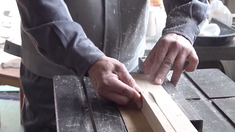 Watch the Amazing Process of Making Billiard Sticks