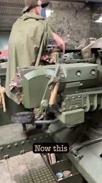 How does a Sexton fire it's guns?