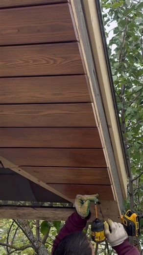 Beautiful wooden cornice.