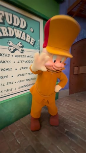 @duffyshelliemae on Instagram: "Be vewy vewy quiet, we’re hunting wabbits!! 🔫🥕 #looneytunes #elmerfudd #bugsbunny #rabbits #familyfun @wbworldyasisland @thewbabudhabi #wbworld #wbworldyasisland #warnerbros #warner #popwarner #warnerbrothers"