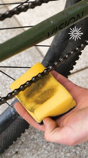 Easy and quick bicycle chain cleaning method🚲 | MetDaan Creative