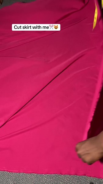 qweenellastitches (@qweenellastitches) - How to Shorten a Long Skirt Easily