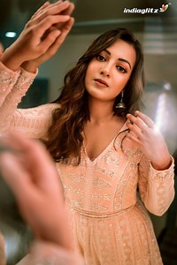 Catherine Tresa Photos - Tamil Actress photos, images, gallery, stills and clips - IndiaGlitz.com