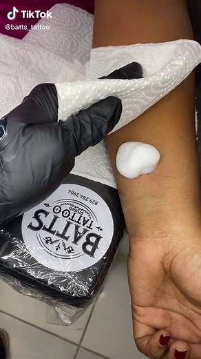 #d_batts #astros #tatuarte #tatuarteenlapiel #tatuajesentiktok #tatuaje #tatuajes #art #artistsoftiktok #artist #tatuandoado😎 #tatuandochicas #tattoolover #tattooartist #tattoos #tattootiktok #fypシ #fypシ゚viral #luna #sol #estrella🌟🌟 #estrella #livertad #sueñosymetas #sueños #pielcanela #pielcanela🧡 #pielmorenachallenge #pielmorena #melanina #pigmentos #pigmento @worldfamousink #worldfamousink #studio #studiotatt