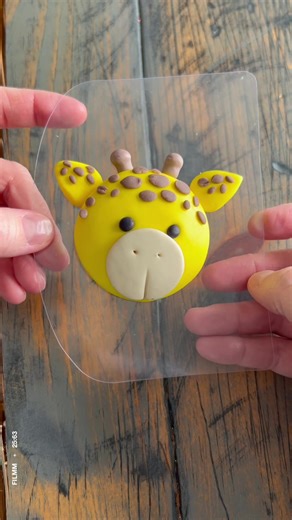 Easy Fondant Giraffe Cupcake Topper Tutorial