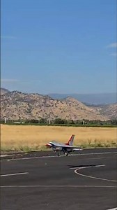 F-16 THUNDERBIRD: Low & Slow for the Final Approach! 🔥#rcjet#rcjets#landing#insane#epic#aviation