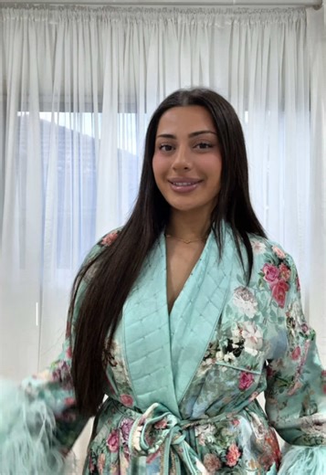 How to Curl Hair with a Straightener for Waves