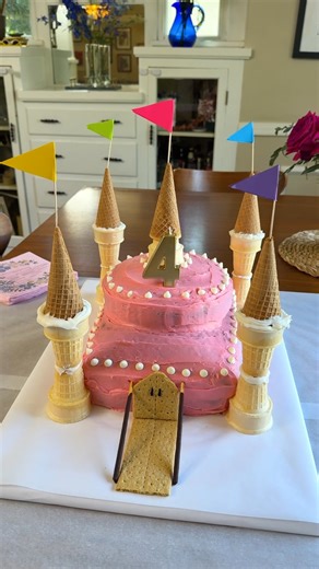 My Daughter Loved This! How to make an easy homemade castle cake! #castle #cakedecorating #birthdayideas | Jeff & Lauren