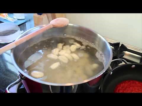 PastaTV - Making The Perfect Gnocchi in Napoletana Sauce