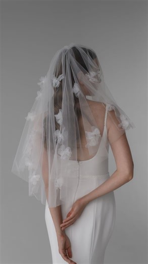 Bride Tribe 〰️Wedding Robes | Pyjamas | Accessories on Instagram: "2026 brides, it’s your veil era! From soft romance to full-length glam, the veil is officially the moment. 🤍 #BrideToBe #WeddingTrends2026 #bridalveil #BridalStyle #futuremrs"