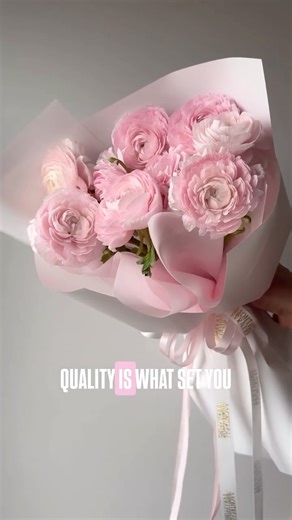 Tatevik Baharyan | Montreal Wrapping on Instagram: "Exclusive varities, high quality papers, and branded ribbons, like the ones I use from @laribbonscustom , create a cohesive and recognizable finish that elevates every single bouquet! ✨ These are my non-negotiables.,"