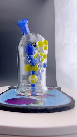 Glass colors are unique in the way they each need to be worked in the flame…⁣ ⁣ Some take more heat to melt and some less. Some can take any type of flame chemistry and some need more propane or more oxygen.⁣ ⁣ And last but not least some are heat sensitive which means they will boil if they are heated too quickly or too much. ⁣ ⁣ Basically they require patience which is something I do not excel at 🤣⁣ ⁣ These are usually cadmium or crayon colors like Yellow, Red, Orange and some Greens.⁣ ⁣ For 