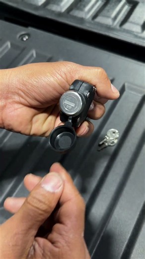 Hyundai Santa Cruz Tailgate Locker Installation