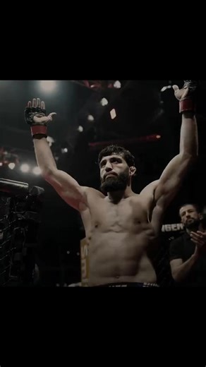 Javohir Qadamov on Instagram: "#shara #arman 𝙁𝙤𝙡𝙡𝙤𝙬 𝙈𝙚 ❤️‍🩹 . 日本利用压电瓷砖将脚步转化为电能。这些瓷砖捕捉来自你脚步的动能。当你行走时,你的重量和动作会对瓷砖产生压力。瓷砖会轻微弯曲,从而产生机械应力。瓷砖内部的压电材料将这种应力转化为电能。每一步都会产生少量电荷,而数百万步结合在一起就能产生足够的电力来驱动 LED灯、数字显示屏和传感器。在像涩谷车站这样繁忙的地方, 每天大约有240万个脚步为这一系统作出贡献。 这些电能可以被储存或立即使用,从而减少对传统电力来源的依赖,并支持可持续的城市基础设施。 这种方法将日常运动转化为实用的可再生能源 #日本 #知识 #事实 你知道吗 推荐 科技 创新本 知识 事实 你知道吗 推荐 科技 创新 历史 技术 实验 热门 viral fyp reels trending explorepage日本利用压电瓷砖将脚步转化为电能。这些瓷砖捕捉来自你脚步的动能。当你行走时，你的重量和动作会对瓷砖产生压力。瓷砖会轻微弯曲，从而产生机械应力。瓷砖内部的压电材料将这种应力转化为电