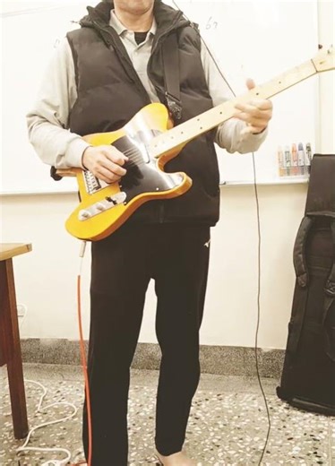 F major loop idea and jam practice on 2020 Squier affinity telecaster with Zoom G1Xon part 1