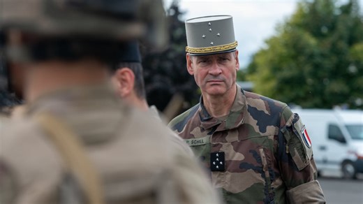 "La défense exclusivement par le mur est vouée à l'échec": le patron de l'armée de Terre attend du "mur" antidrones européen qu'il démontre sa "pertinence"