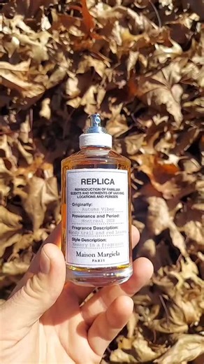 Hi Fragfam!! My sotd is Maison Margiela Fragrances Autumn Vibes. It was launched in 2021 and was perfumed by Fanny Bal. Official Notes are: Top Notes: Pink Pepper CO2 Essence and Cardamom Essence Heart Notes: Carrot Seeds Essence, Nutmeg Essence, and Olibanum Essence Base Notes: Cedarwood Heart Essence, Moss Accord, and Fir Balsam Absolute Maison Margiela Autumn Vibes captures the perfect essence of Fall/Autumn in a bottle. It's herbal, aromatic, spicy, earthy, and woody qualities are like walki
