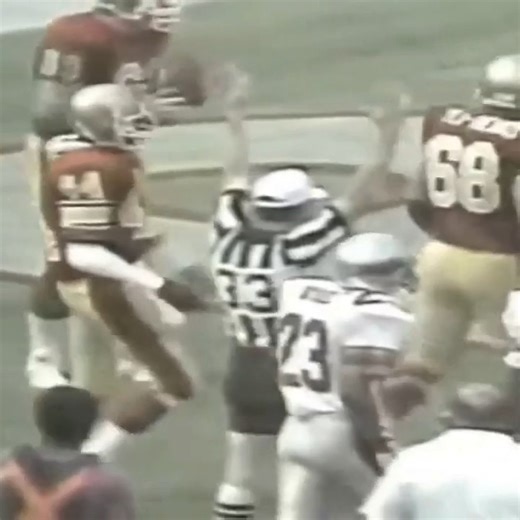 26K views · 422 reactions | 1985-6-2 Jacksonville Bulls vs Baltimore Stars (Kelvin Bryant 6-yard touchdown run) | On this day in Professional Football History | Facebook