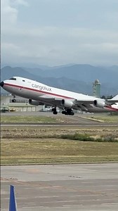 The aircraft of Cargolux is taking off at Komatsu Airport, Japan. カーゴルックスの航空機が、石川県の小松空港で離陸！
