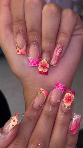 🌺 #nails #vacationnails #tropicalnails #hibiscusflowernails #fypシ゚viral