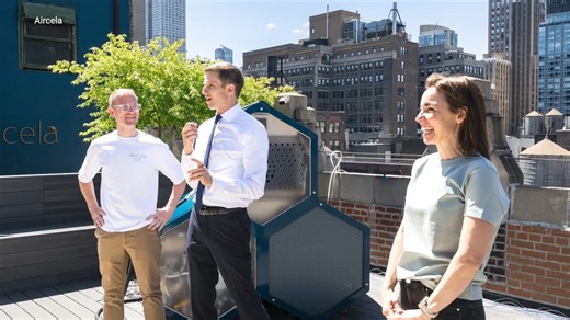 Compact machine turns air into ready-to-use gasoline