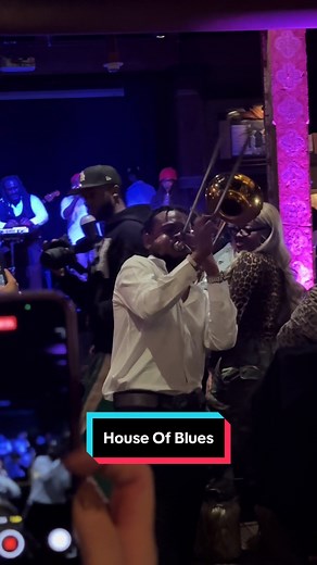 Renaissance Room Orchestra at the Dallas House of Blues. William Bilal and cast are worth the wait in line! #houseofblues #renaissanceroom #williambilal #liveband #pony