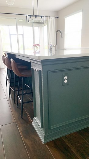 Leyla Chong on Instagram: "Three of my favorite painting hacks coming right up ✨ . . . @colorreader #diyhacks #paintinghacks #painting #easydiy #diyprojects #lifehacks #diyhomeprojects"