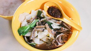He Jia Huan Ban Mian: Comforting Supper Ban Mian At This Noodle Stall With Long Queues That Opens Till 3am At Toa Payoh
