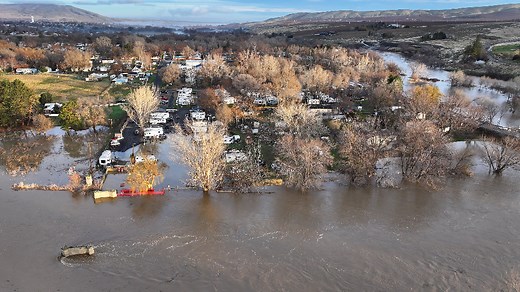 Swollen Yakima River overflows, floods Benton City RV park