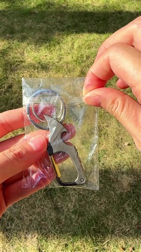 This might just be the most British tool ever invented. It opens bottles and deals with your online shopping addiction. Cheers! 🍻#KeychainTool #MultiToolKeyring #EscapeCarabiner #BottleOpenerKeyring #ParcelOpener