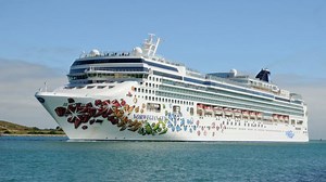 Watch: The Norwegian Gem cruise ship enters Jacksonville for the first time 🚢