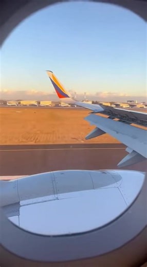 Crosswind Landing #aviation #aviationlovers #plane #airplane #planespotting #pilotlife #aviationdaily #avgeek #aircraft #runwaylife #planelanding #takeoff #airbus | SkyView Aviation