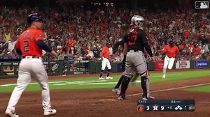 Jon Singleton pega un sencillo de dos carreras